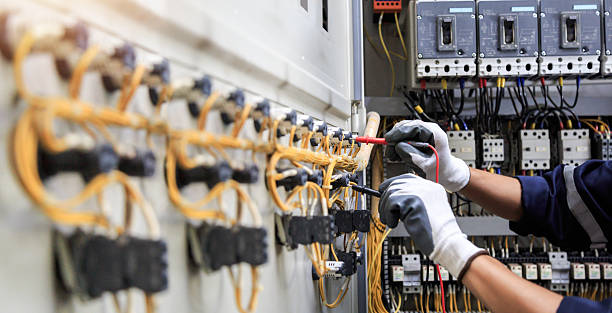 Professional Electrician technician working in Rocky River, OH